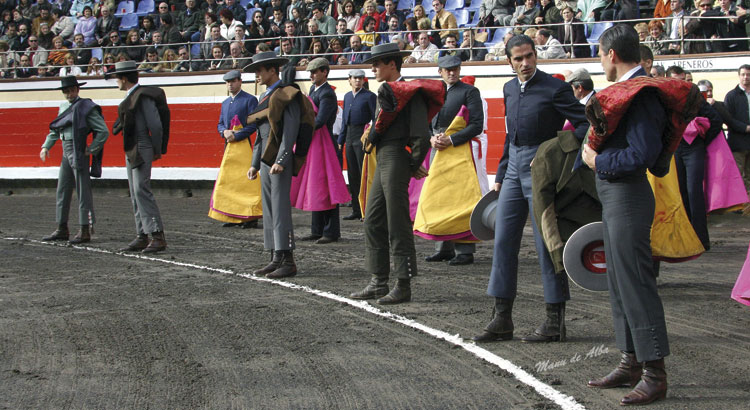 Año 2004. Enrique Ponce, Dávila Miura, José María Manzanares, César Jiménez, Javier Conde y Espartaco.