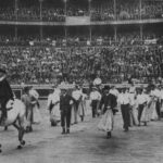 Espectacular paseíllo para ver, entre otros, a Manolete. Corría el año 1944.
