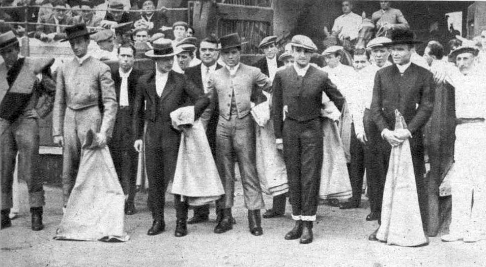 Gran cartel para 1944: Domingo Ortega, Victoriano de la Serna, Juanito Belmonte, Manolete, Antonio Bienvenida y El Andaluz.