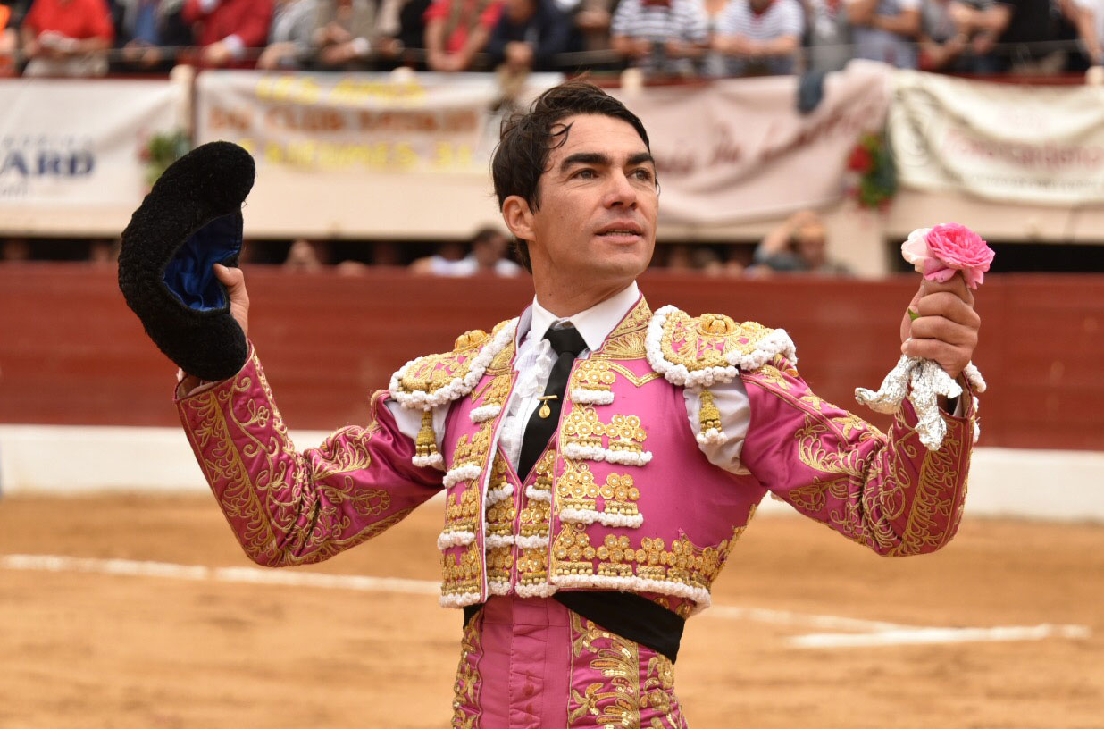 López Chaves, doble vuelta al ruedo con el miura en la concurso de Vic-Fezensac