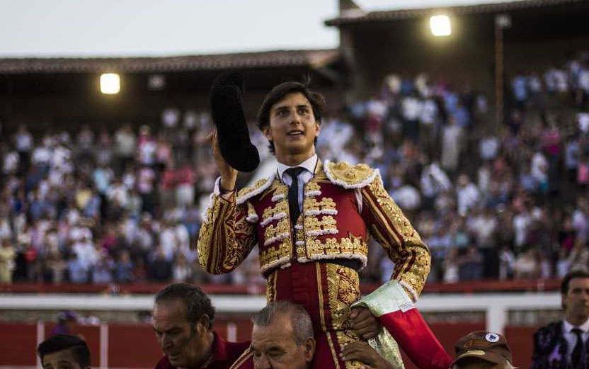 Roca Rey, tres orejas, protagonista en Brihuega