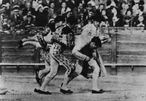 El toledano, trasladado por sus compañeros a la enfermería.