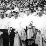 Cuadrilla de jugadores del Athletic que hicieron el paseíllo en 1944: Panizo, Rafa Iriondo -que actuaba de matador-, Careaga y Telmo Zarra.