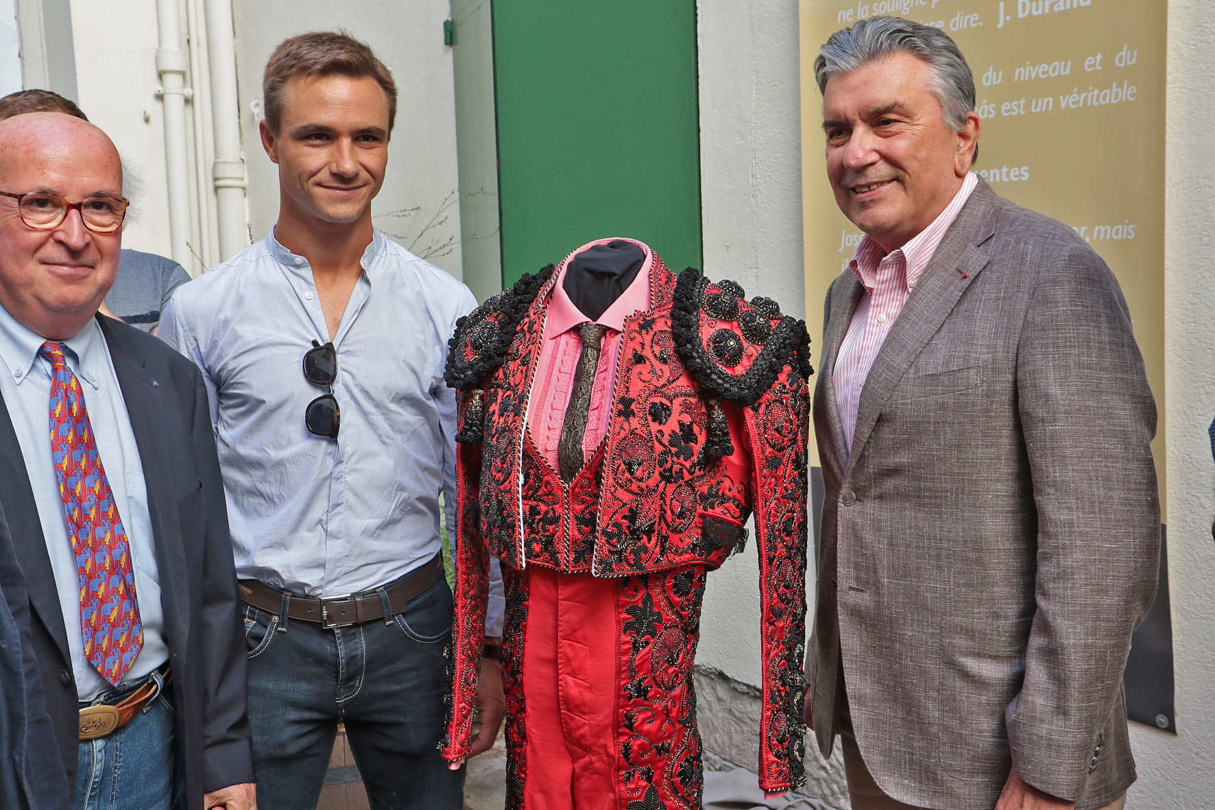 Juan Bautista cede al Museo de Nimes el vestido de su tarde en solitario en el coliseo