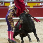 Tremenda voltereta de Román en Pamplona