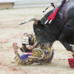 Tremenda voltereta de Román en Pamplona