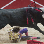 Tremenda voltereta de Román en Pamplona