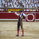 Tremenda voltereta de Román en Pamplona