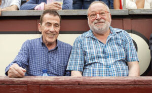 Fernando Savater, junto a Fernando Sánchez Dragó en la pasada Feria de San Isidro.