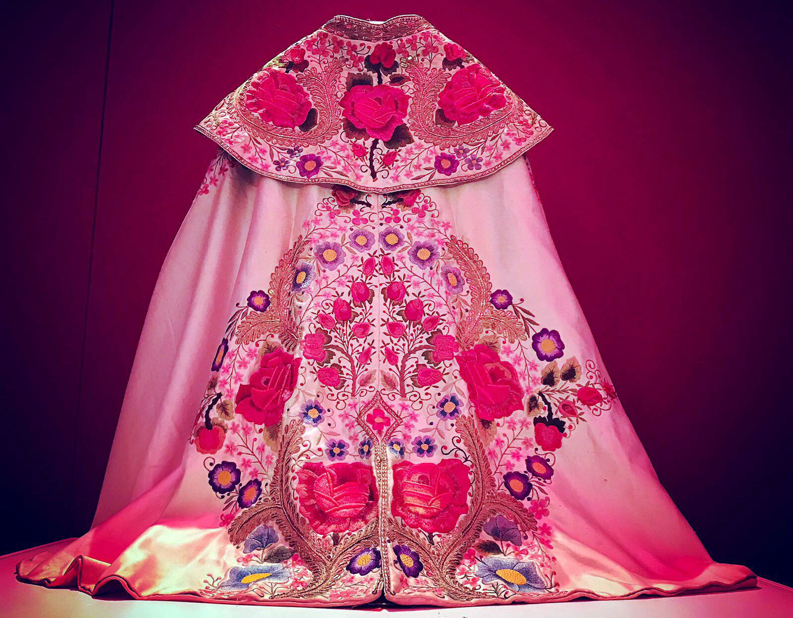 El capote con el que Manolete hizo su último paseíllo en la tarde de Linares