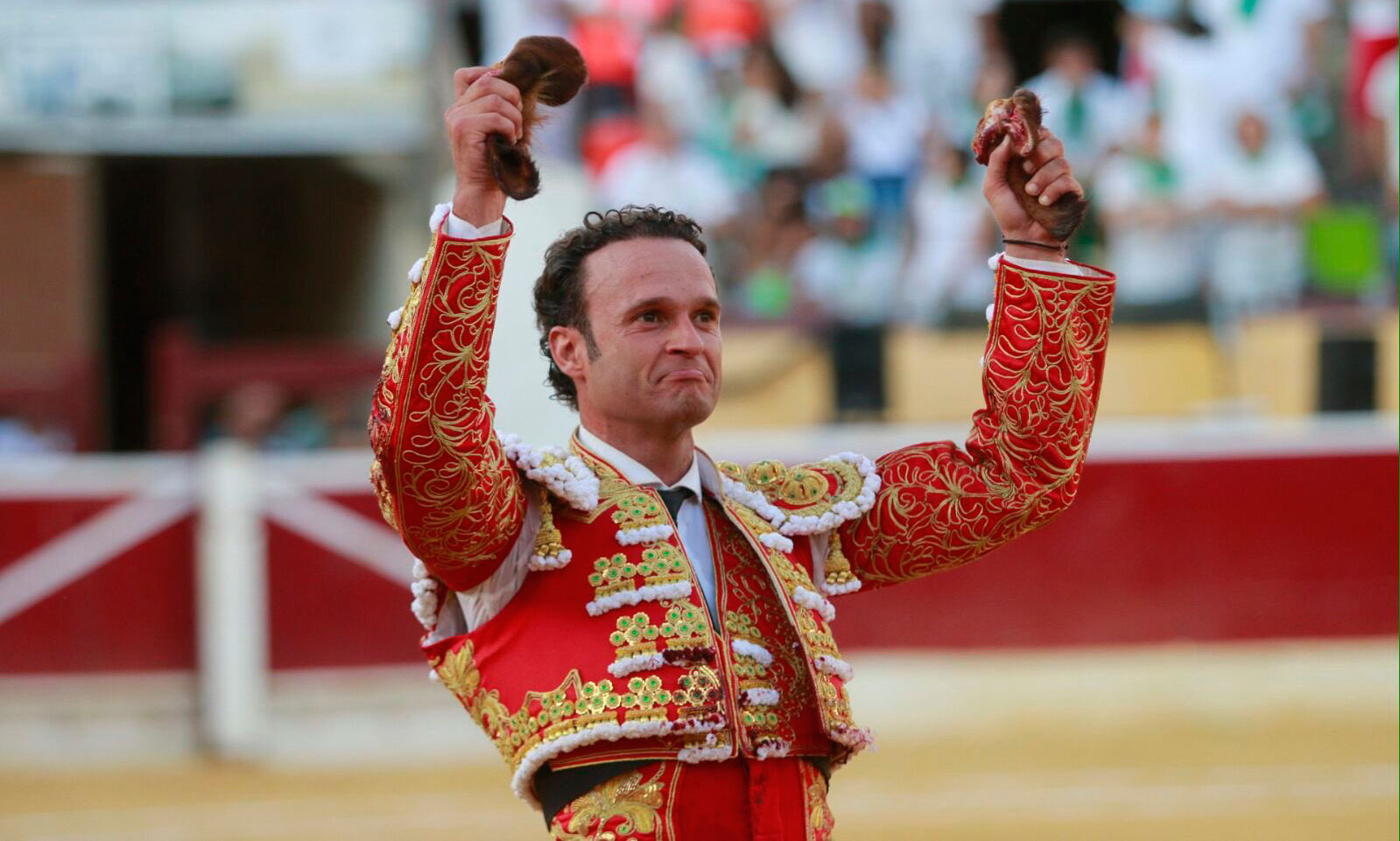 Antonio Ferrera, dos orejas, a hombros en Huesca