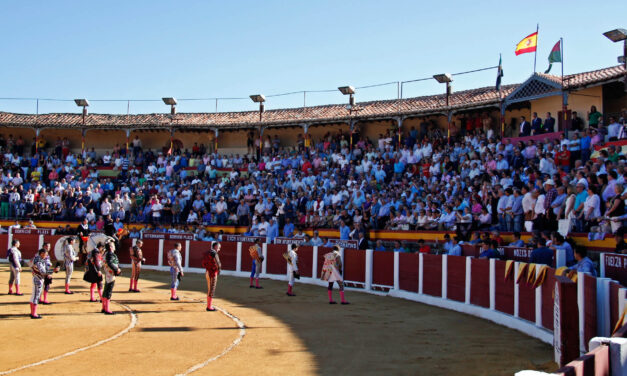 Ovacionado Manzanares en el primero de Núñez de Tarifa en Plasencia
