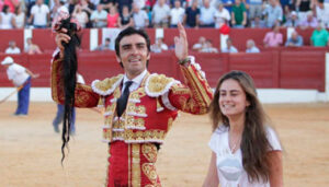 Perera, junto a la ganadera Pilar Prado.