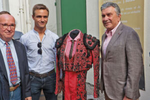 Juan Bautista ha cedido al museo el traje diseñado por Christian Lacroix para su tarde en solitario en la pasada Feria de Pentecostés de Nimes.