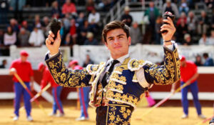 Colombo con las dos orejas del cuarto en Dax