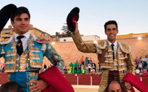 Colombo y Palacios, puerta grande en Mondéjar