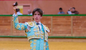Ochoa, con el único trofeo que se cortó en último festejo de feria.
