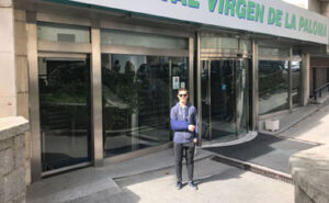 Salen, a las puertas del Hospital Virgen de la Paloma en Madrid