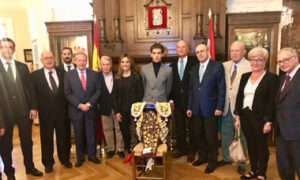 Ginés Marín recibe el premio del Centro Riojano de Madrid
