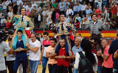 Ventura, Curro Diaz y El Fandi a hombros en el cierre de Jaén