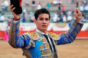 Ricardo de Santiago, vuelta al ruedo tras una emocionante faena en Monterrey.