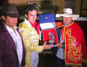 Galdós recogió el trofeo al triunfador del ciclo.