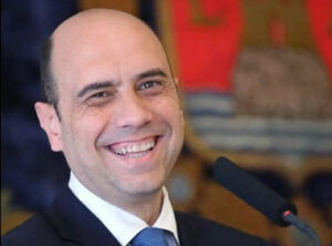 Gabriel Echávarri, alcalde de Alicante, a favor de la renovación a Casas