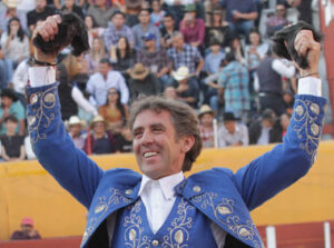 Hermoso de Mendoza, triunfo de dos orejas y puerta grande en Teocaltiche