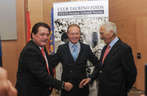 El Soro, junto a Paco Camino y Pepe Luis Vázquez en Foios.