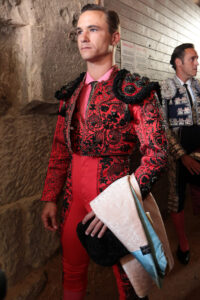 Christian Lacroix fue el encargado de diseñar el vestido que llevó Juan Bautista este año en su tarde en solitario en la Feria de Pentecostés de Nimes.