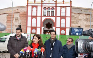 Instante de la intervención del presidente de la Diputación y de la alcaldesa de Ciudad Real