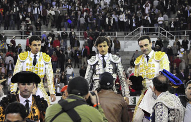 La terna a hombros y un indulto