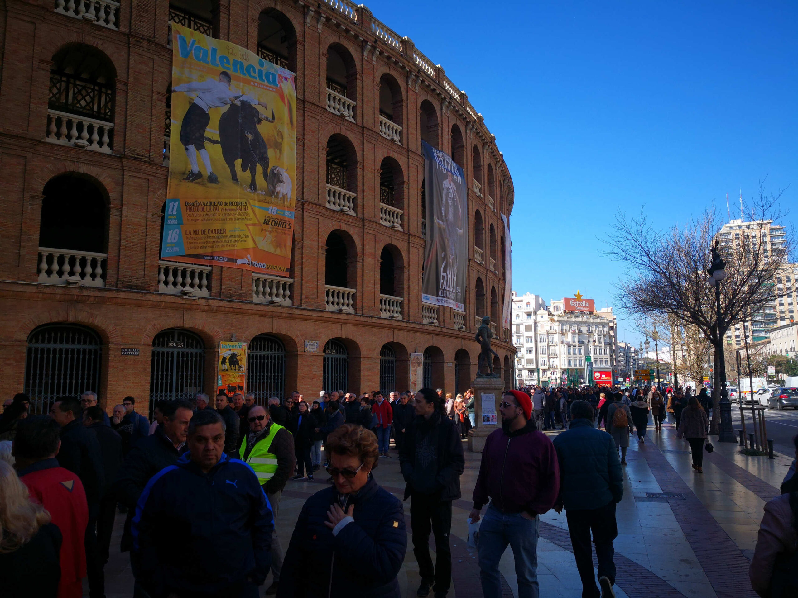 Colas en las taquillas de Valencia.