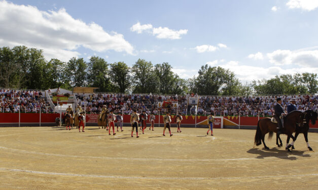 Michel Dufranc, alcalde de La Brede: "El cartel es una respuesta a la lucha frente a los antitaurinos"
