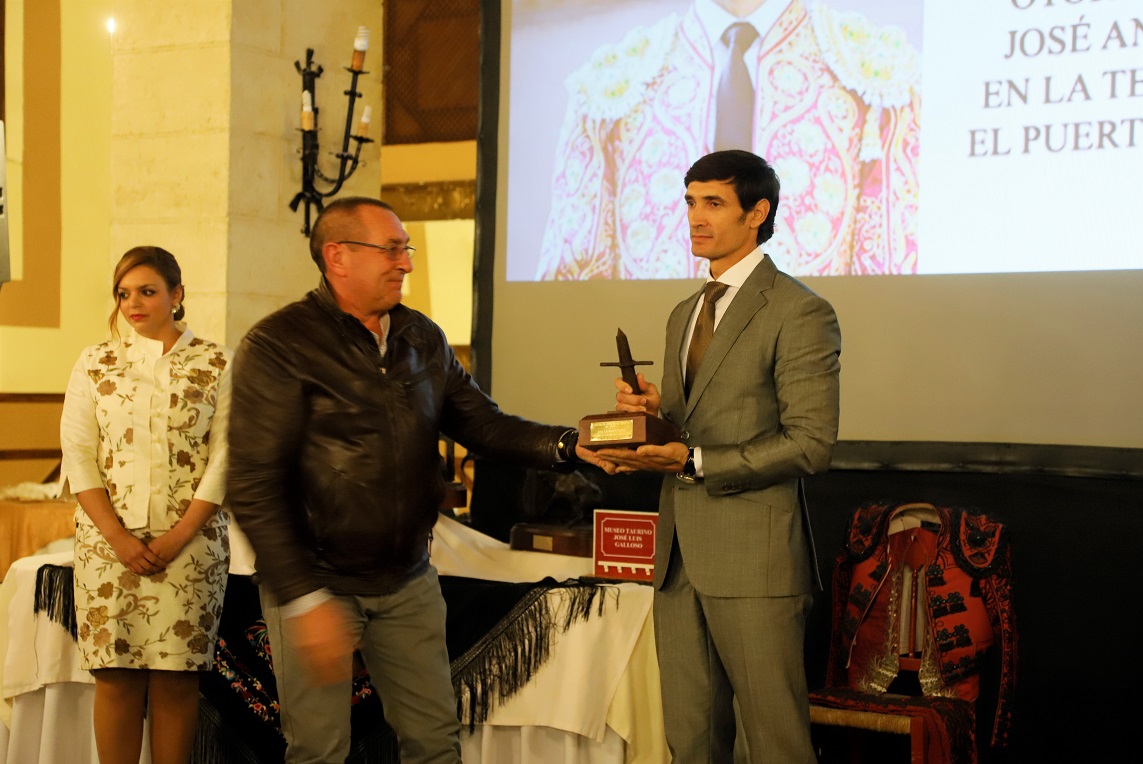 Roca Rey, maestro en el Club de Aficionados Prácticos de Guillena (Sevilla)
