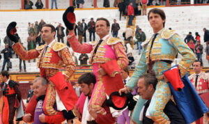 La terna, a hombros en la matinal de Olivenza