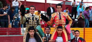 “Calita” y Lorenzo Garza, cinco orejas en Tecámac