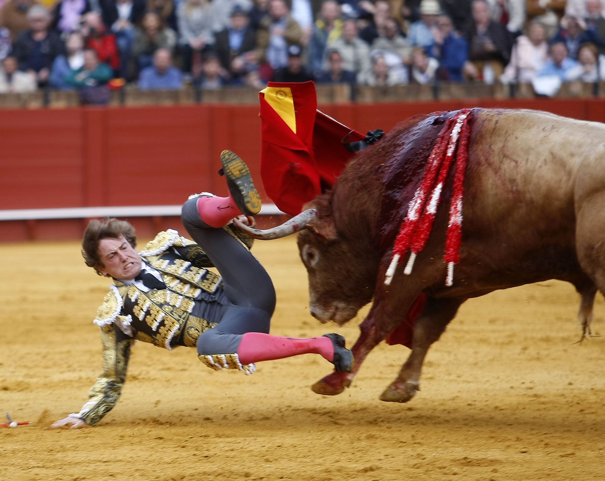 Sevilla - Secuencia de la cogida de Román - Domingo 8 de abril de 2018