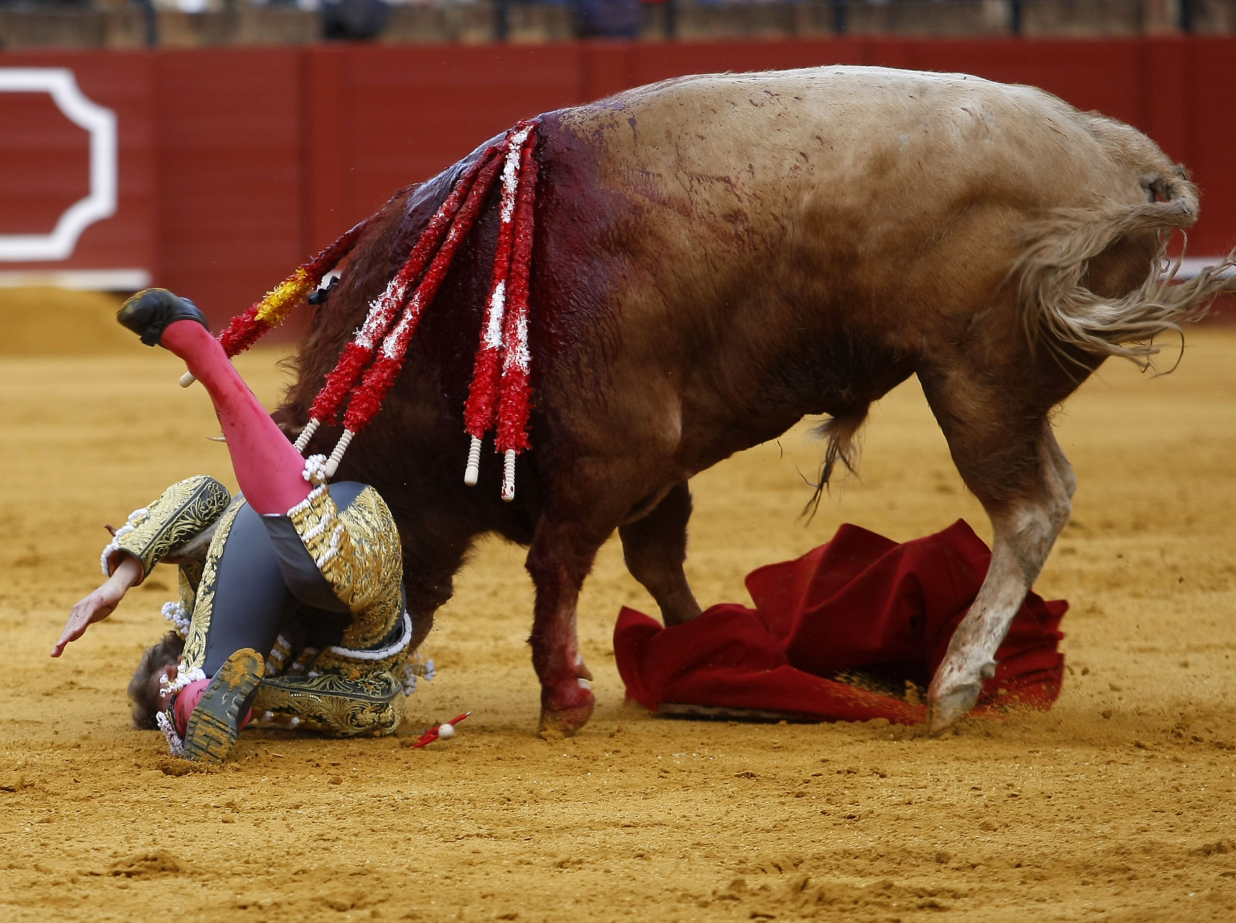 Sevilla - Secuencia de la cogida de Román - Domingo 8 de abril de 2018