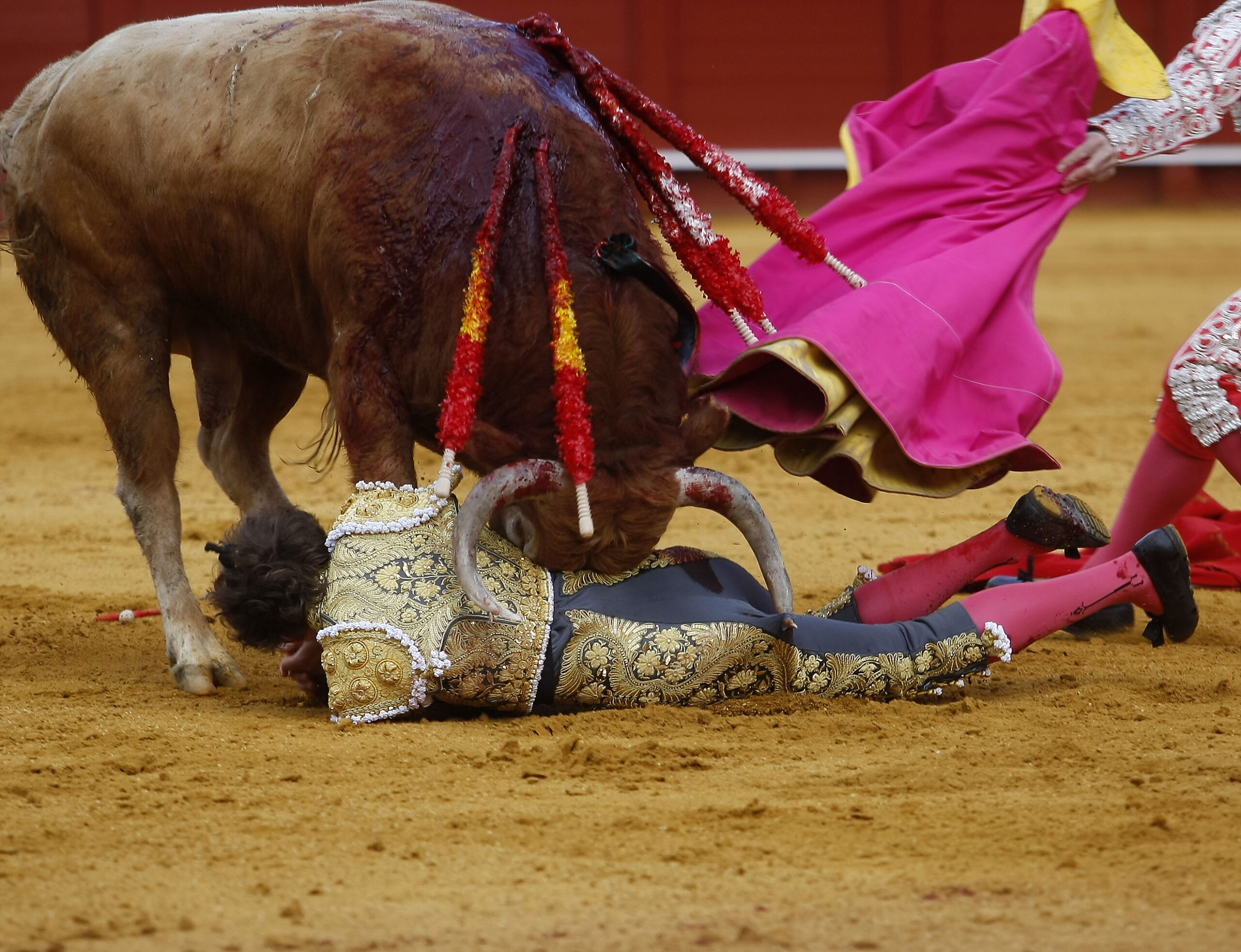 Sevilla - Secuencia de la cogida de Román - Domingo 8 de abril de 2018