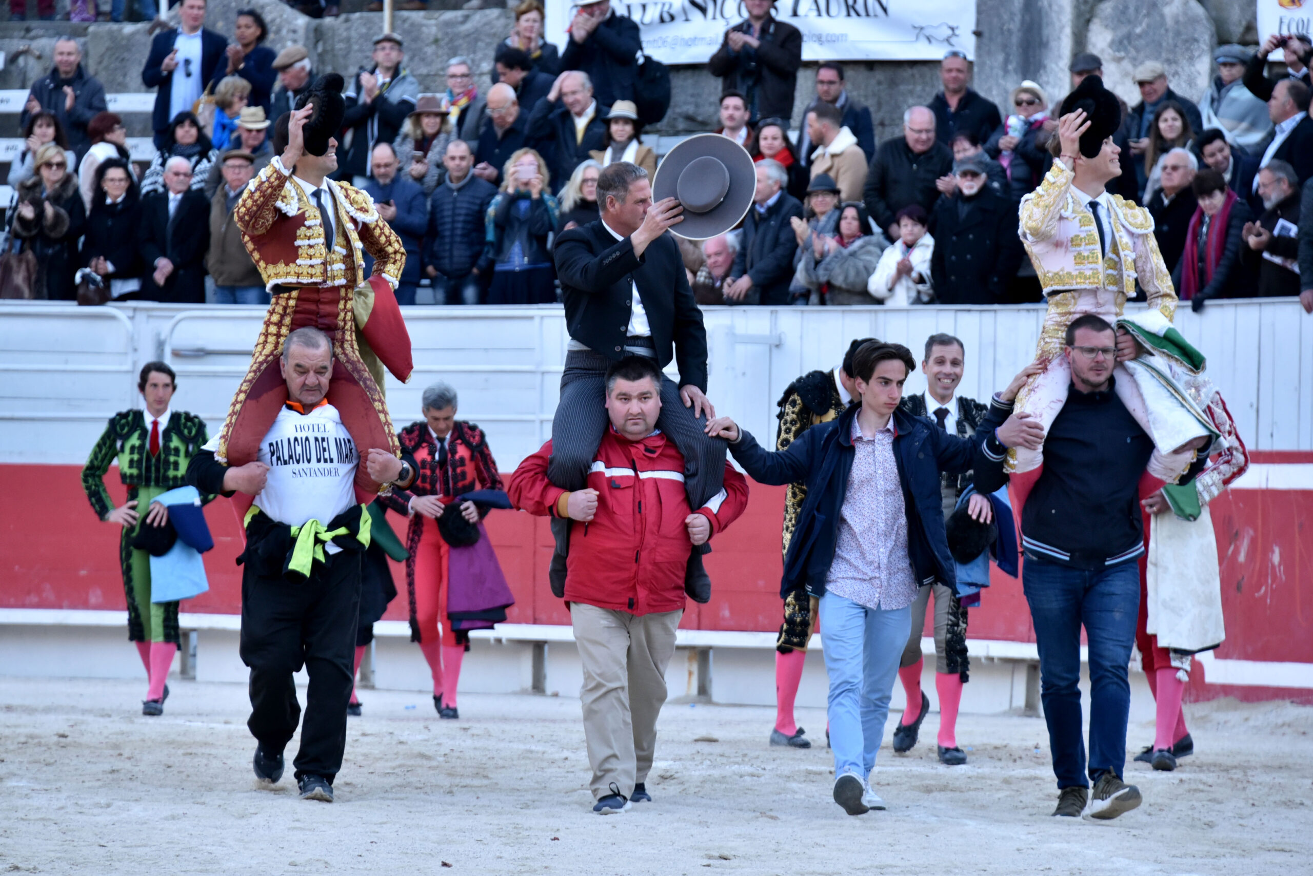 Arles (Francia) - Feria de Pascua - Corrida de toros - Domingo 1 de abril de 2018