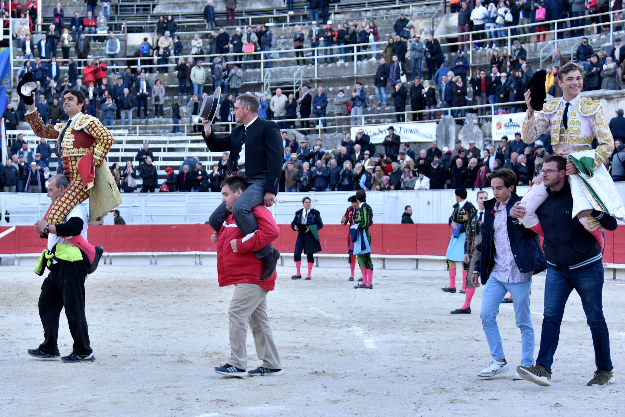 Arles (Francia) - Feria de Pascua - Corrida de toros - Domingo 1 de abril de 2018