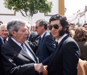 El exiministro socialista Corcuera, junto a Morante de la Puebla.