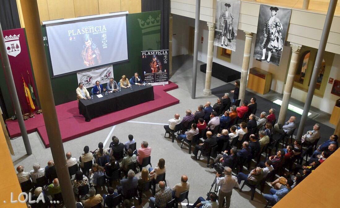 Plasencia - Presentación carteles ciclo Ferias y Fiestas - Viernes 27 de abril de 2018