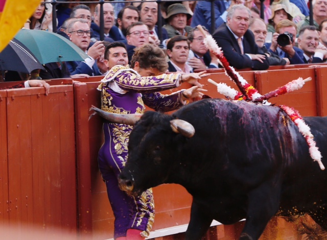 Sevilla - Corrida de toros - Domingo 22 de abril de 2018