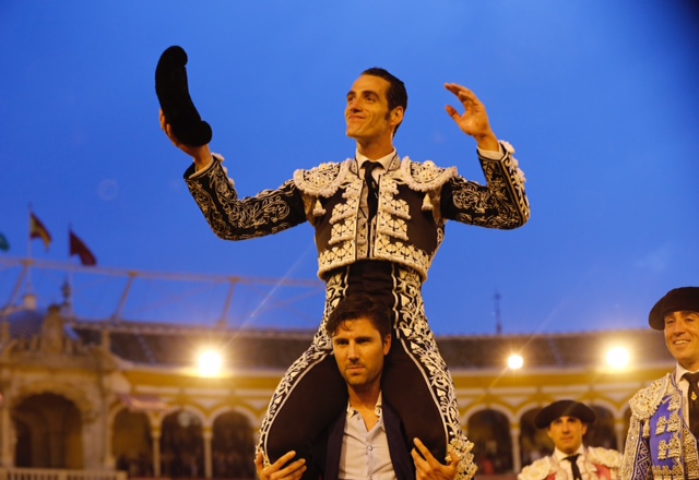 Sevilla - Corrida de toros - Domingo 22 de abril de 2018