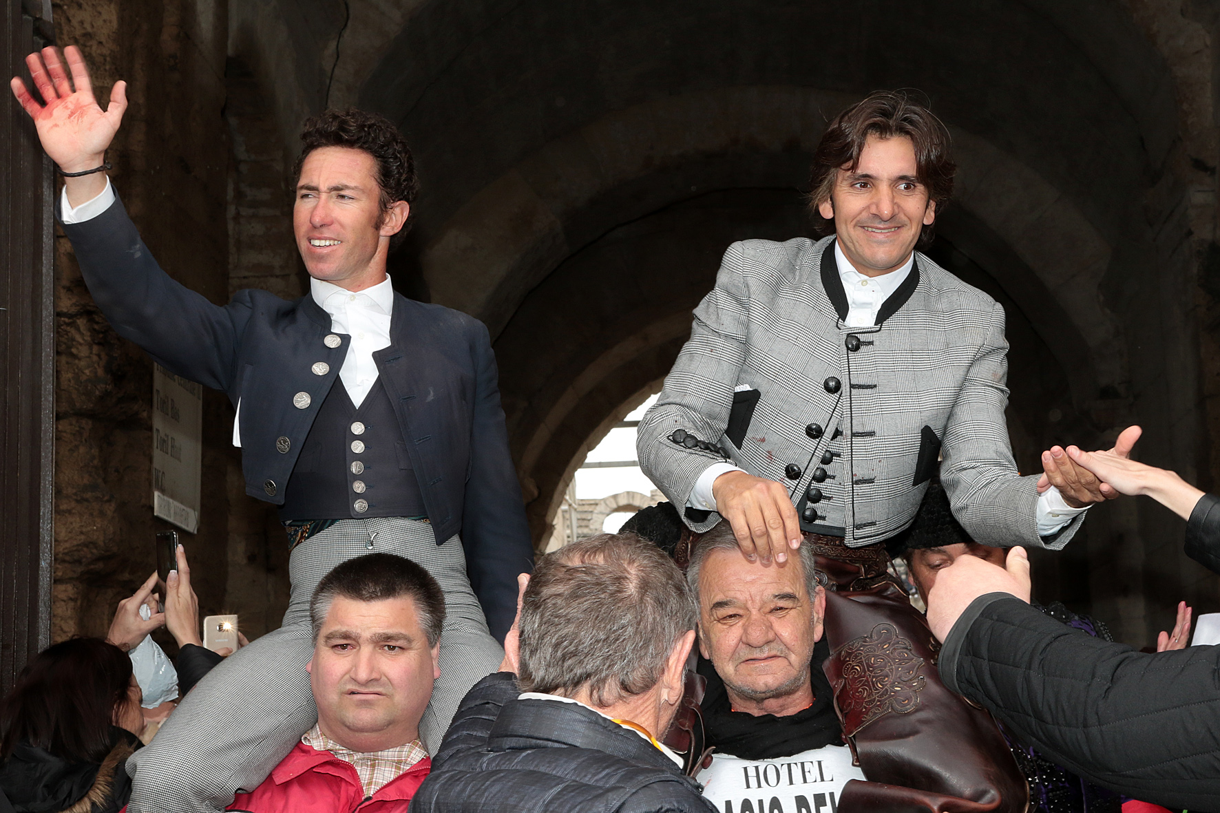 Ventura arrasa en Arles: cuatro orejas y un rabo en la matinal