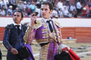 Texcoco (México), domingo 1 de abril de 2018. Plaza "Silverio Pérez". Tercera corrida de feria. Dos toros de Fernando de la Mora (1º y 4º), para rejones, buenos; tres de Jaral de Peñas y uno de Torreón de Cañas (3º), desiguales de juego, de
