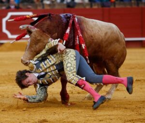 Sevilla - Secuencia de la cogida de Román - Domingo 8 de abril de 2018