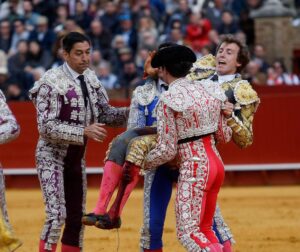 Sevilla - Secuencia de la cogida de Román - Domingo 8 de abril de 2018